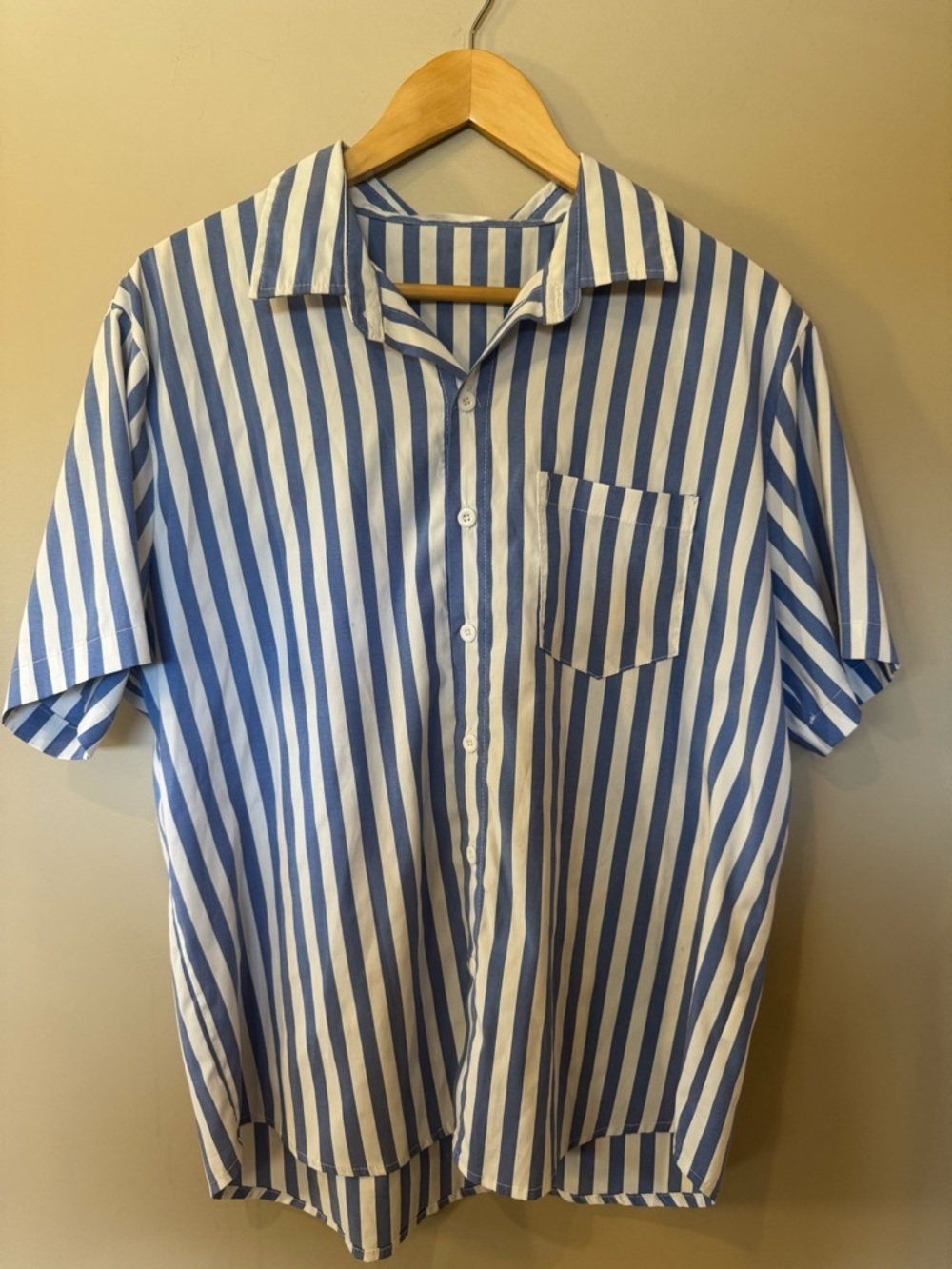 Men's Blue & White Vertical Stripe Short-Sleeve Button-Down Shirt - Picture 2 of 3